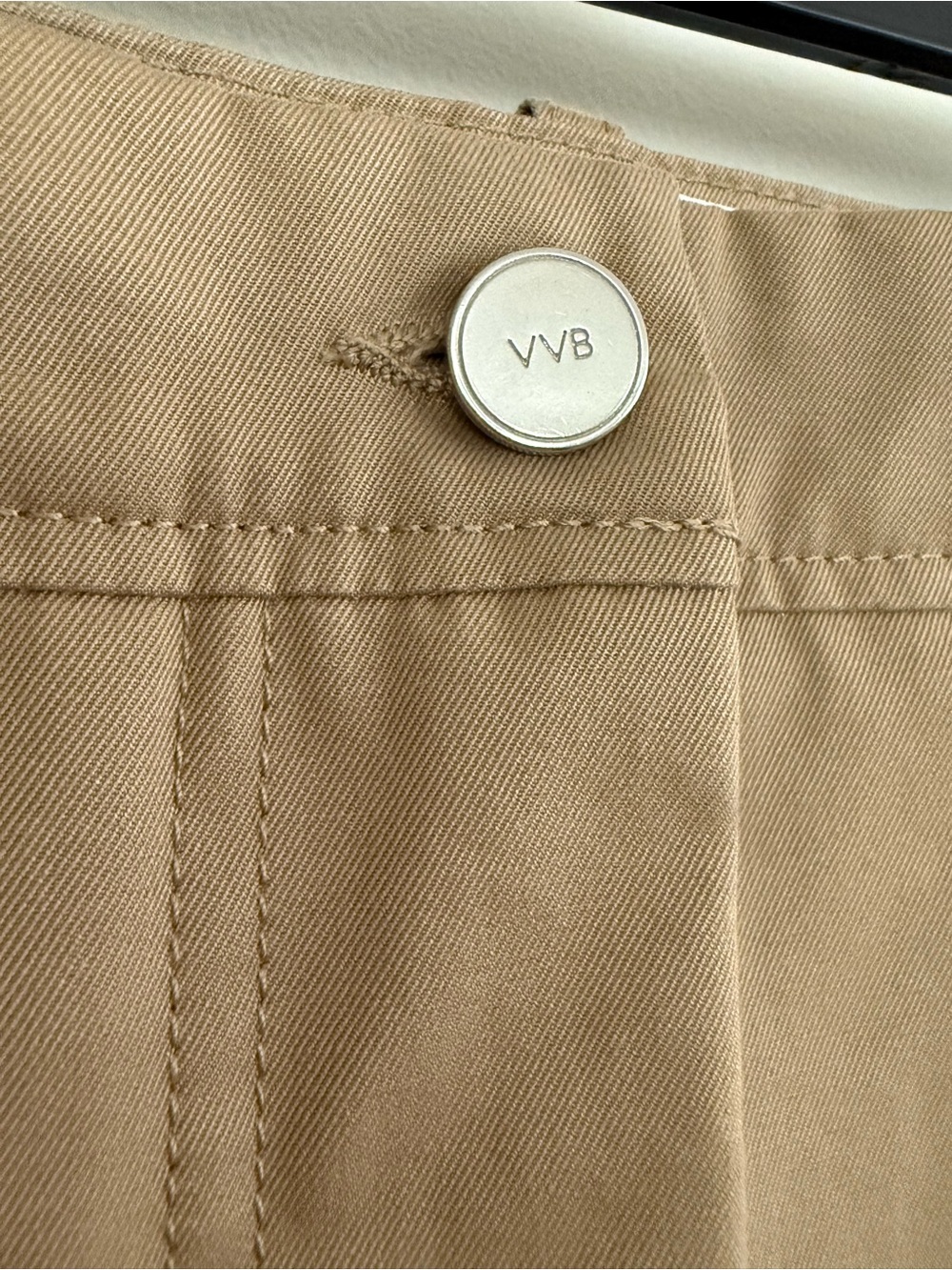 Victoria Beckham High-Rise Wide-Leg Pleated Cotton Twill Trousers in Tan | 4 - Picture 7 of 8
